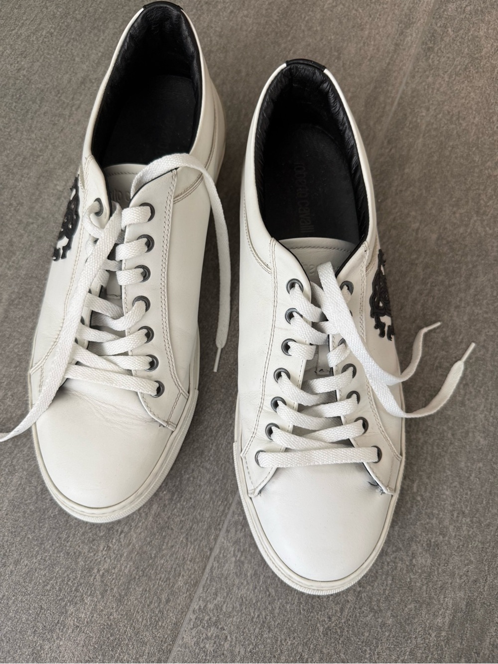 Roberto Cavalli White Leather Low-Top Sneakers with Black Emblem